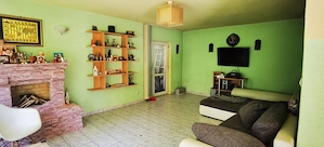 Vila Breaza 250Mp , teren 800Mp , locatie excelenta , constructie solida  - imagine 2