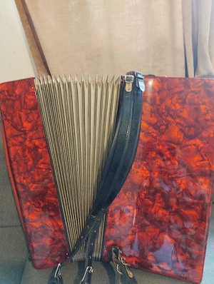 vând acordeon 120 basi weltmaister venit curând din Germania sună tare puternic am videoclip 0761986 - imagine 4