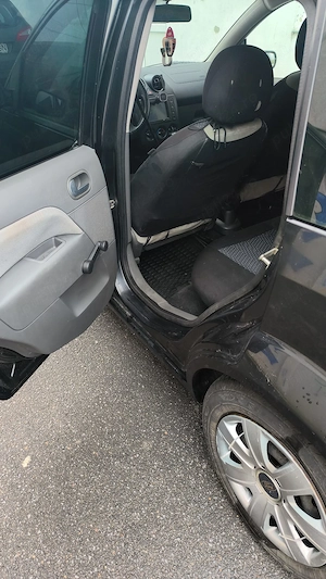 Vând Ford fiesta - imagine 6