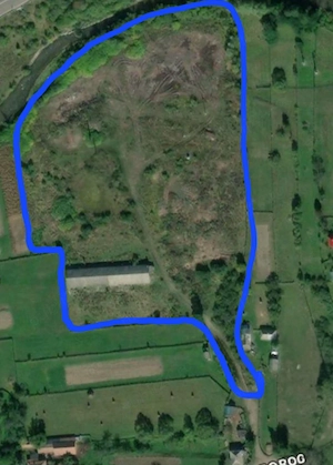 Vând clădire cu teren intravilan 