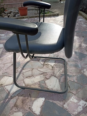 2 Scaune vizitator cu brate, piele eco, gri, structura metalica tip sanie