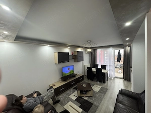 Închiriez apartament cu 3 camere