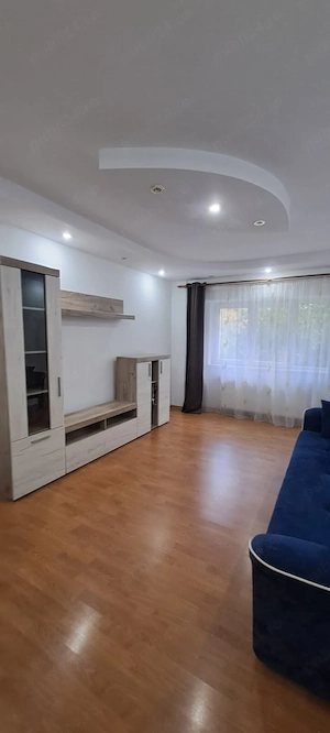 apartament de închiriat  370 euro