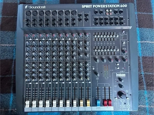 Mixer SoundCraft 2x300W