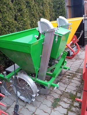 mașina de plantat cartofi  - imagine 3