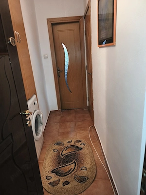 închiriez garsonieră