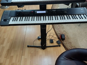 Korg TR 76 workstation