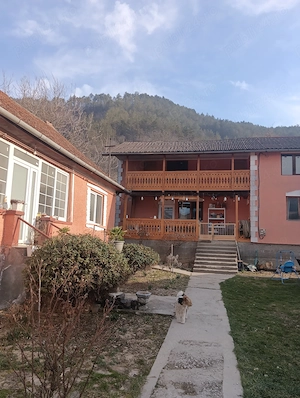 Vând două case pe o curte, Nicula jud Cluj 