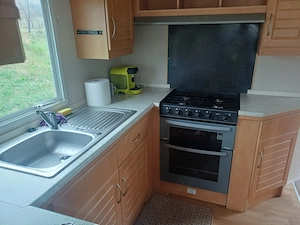 De vanzare casa pe roti , 3 dormitoare , 2 bai,  living si bucătărie,  mobilat utilat , preț 21800 E - imagine 3