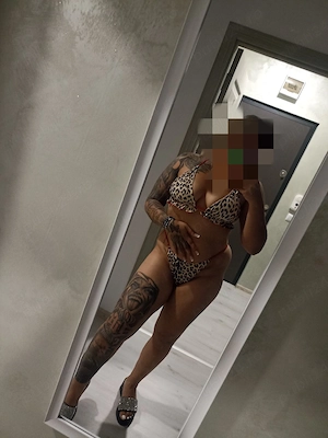 Blonda cu tatuaje 100% poze reale fac deplasare doar in gura Humorului  - imagine 2