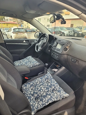 VW Tiguan din 2012 - imagine 9