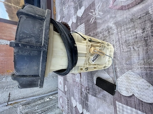 Vand pompa benzina 1.4 benzina de Polo 2001 50 lei