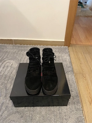 Ghete piele intoarsa 