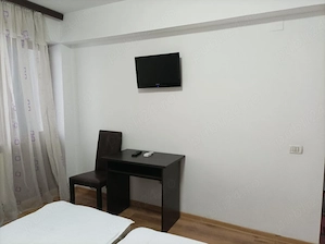 închiriez garsonieră