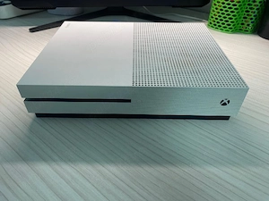 Xbox ONE S 1TB + o maneta
