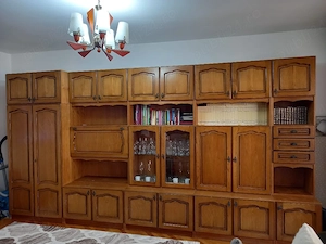 Mobilă de sufragerie clasică, din lemn masiv