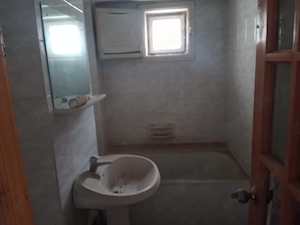Vând apartament 2 camere in Pascani,zona deal,str.Gradinitei,vizavi de Catedrala - imagine 2