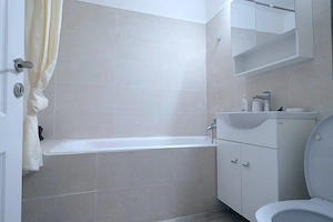 Teiul Doamnei - Str. Brasoveni, apartament exceptional 2 camere decomandate, etaj 4, bloc 1979 - imagine 6