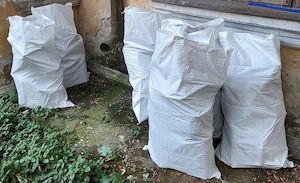 Lemne taiate si stranse in saci - pentru foc