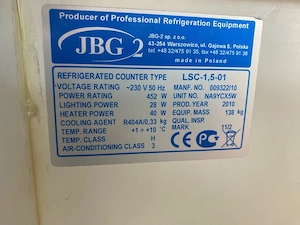 vand vitrina mezeluri