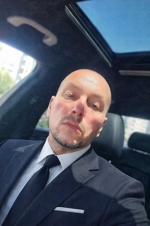 Ieșim în oraș? Companion cu stil și auto de lux