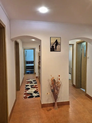 Vând apartament 4 camere zona Banat, Pitești 