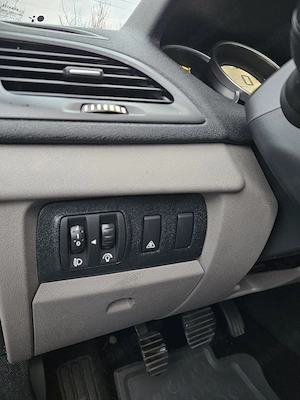 Renault Megane 3 -Anul 2011- 1.6(Benzină), 100 Cai, Euro 5 - imagine 10