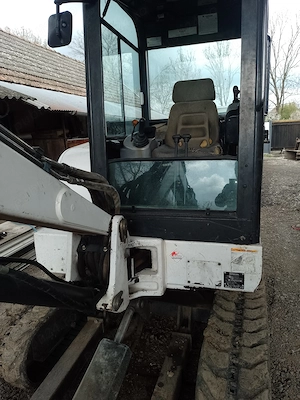 Vând miniexcavator bobcat