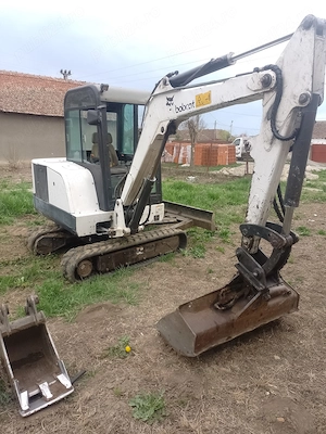Vând miniexcavator bobcat