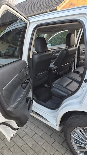 Mitsubishi Plug In Hibrid Outlander 2.0 PHEW AWD PLUS "keyless" - imagine 6