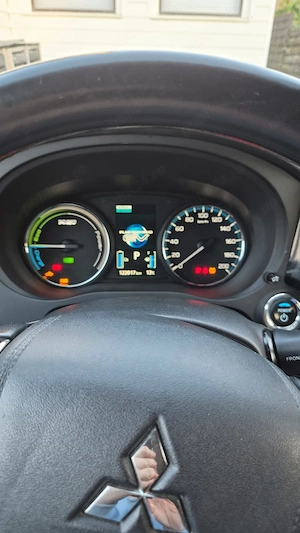 Mitsubishi Plug In Hibrid Outlander 2.0 PHEW AWD PLUS "keyless" - imagine 7