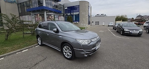 Vând Mitsubishi Outlander Plug-In Hybrid dotări FULL, model Instyle   an fabricație 2014, un SUV spa - imagine 3