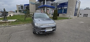 Vând Mitsubishi Outlander Plug-In Hybrid dotări FULL, model Instyle   an fabricație 2014, un SUV spa
