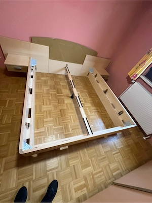 pat 180x200 cu saltele si noptiere