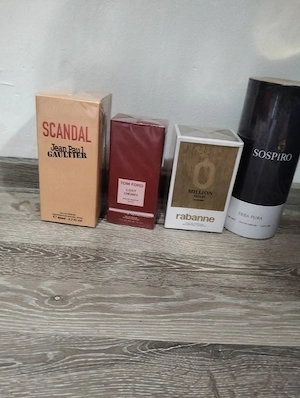 Parfumuri pentru femei și bărbați 