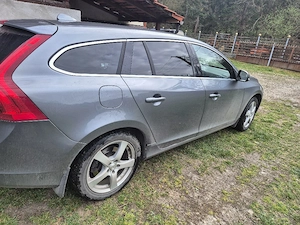 Volvo V60 plug-in hybrid  - imagine 4