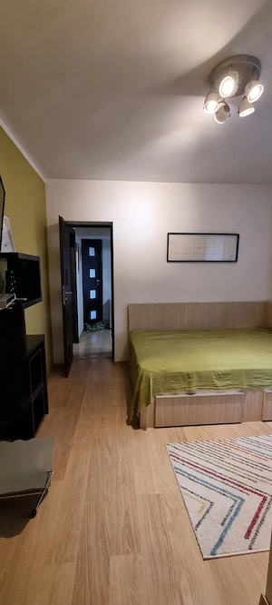 Apartament renovat 3 camere in Tomis 2 - imagine 3