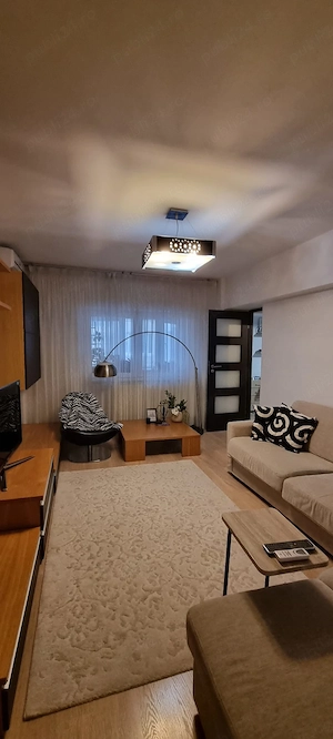 Apartament renovat 3 camere in Tomis 2 - imagine 2