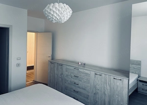 Închiriez apartament cu 3 camere  - imagine 2