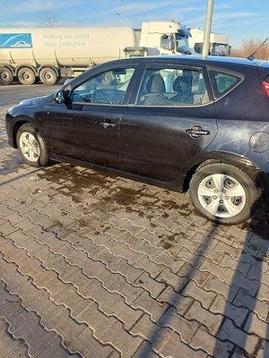 Hyundai i30 1,6 crdi 2012 - imagine 6