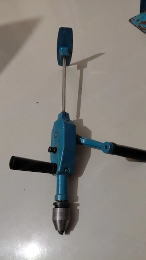 masina de gaurit veche manuala