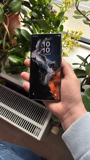 Vând Samsung Galaxy S22 Ultra 5G, memorie 256GB