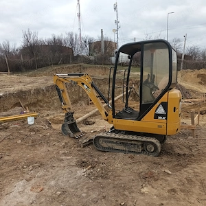 Miniexcavator 1.8 t și autobasculanta 3.5 t 
