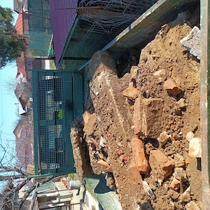 Miniexcavator 1.8 t util în spatii înguste 