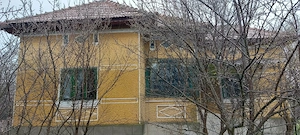 Casă + teren 7400 mp Mateești (Greci)  la  strada principală