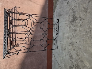 Vand cuier pentru haine din otel forjat.