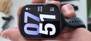 Redmi Watch 5 black cu 4 bratari suplimentare incluse.