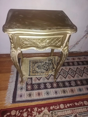 Vând. Noptiera. Baroc