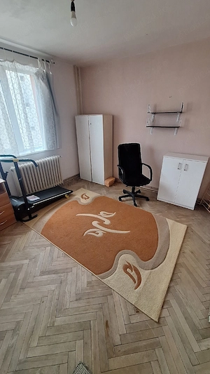 Ap. 2 camere, Materna