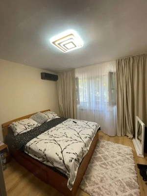 Apartament lux , mobilat ,3 camere, 70 mp utili, zona scoala 32 Craiovita noua  - imagine 4